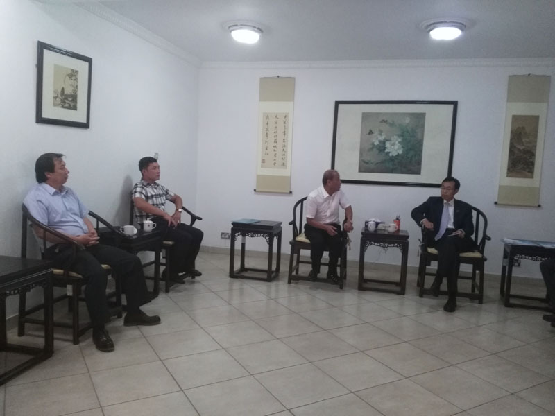 与中国驻马拉维大使及参赞会议