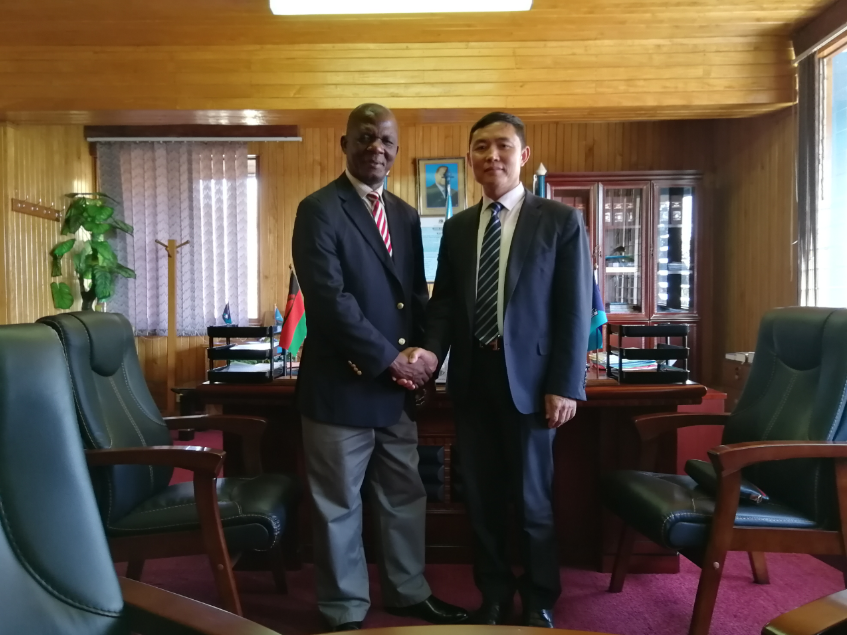 公司总裁与现任马拉维警察署署长Rodney S.Jose