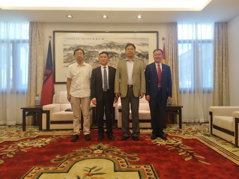 公司总裁马占江、总经理武高强拜访驻马大使刘洪洋