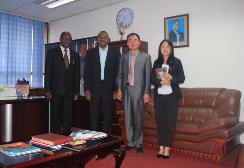 集团总经理武高强拜访马拉维工贸部长萨利姆·巴古斯