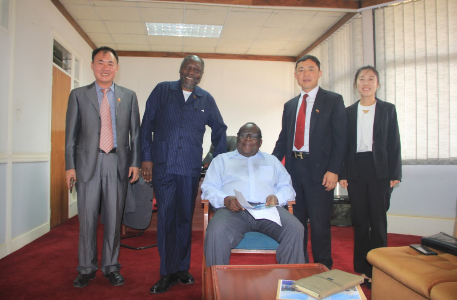 总裁马占江拜访马拉维总统经济顾问贡德韦先生