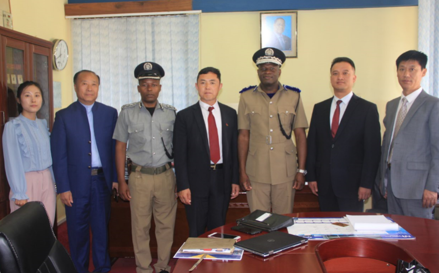 总裁马占江拜访马拉维警察署总署长邓肯·姆瓦帕萨