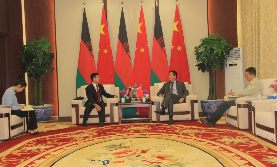 总裁马占江拜访中国驻马拉维大使刘洪洋