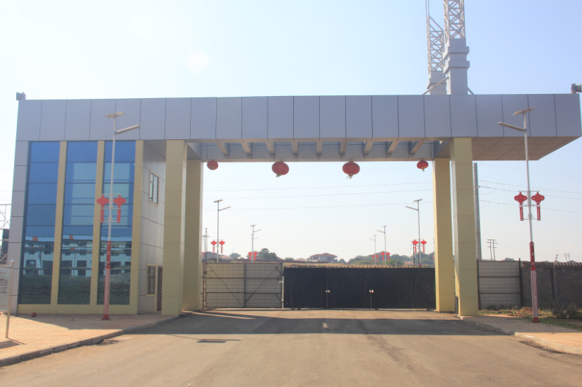 园区大门和主路